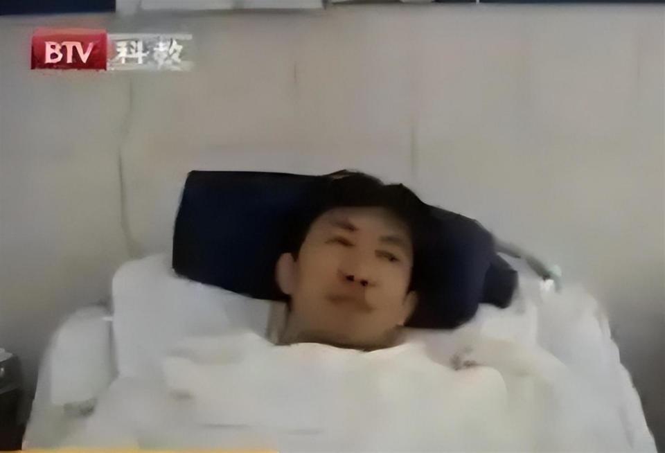 李小冉为他流产,梅婷养他6年,最后娶15岁小娇妻,他凭什么?