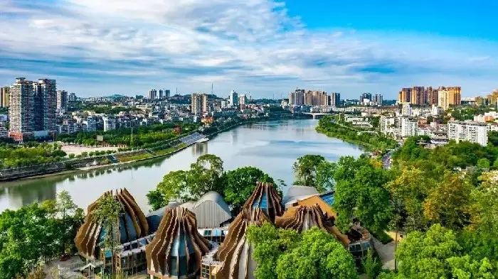 _近千名游客逛完灯城逛甜城 内自联动文旅热度持续攀升_近千名游客逛完灯城逛甜城 内自联动文旅热度持续攀升