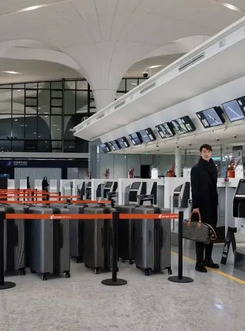 谷爱凌夺冠戴万国金表，胡兵时装周戴宝珀！马年戴什么表？_谷爱凌夺冠戴万国金表，胡兵时装周戴宝珀！马年戴什么表？_