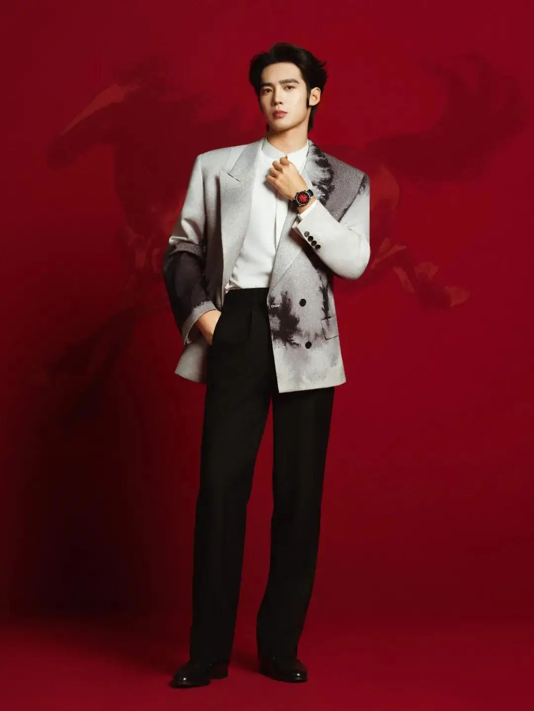 _谷爱凌夺冠戴万国金表，胡兵时装周戴宝珀！马年戴什么表？_谷爱凌夺冠戴万国金表，胡兵时装周戴宝珀！马年戴什么表？