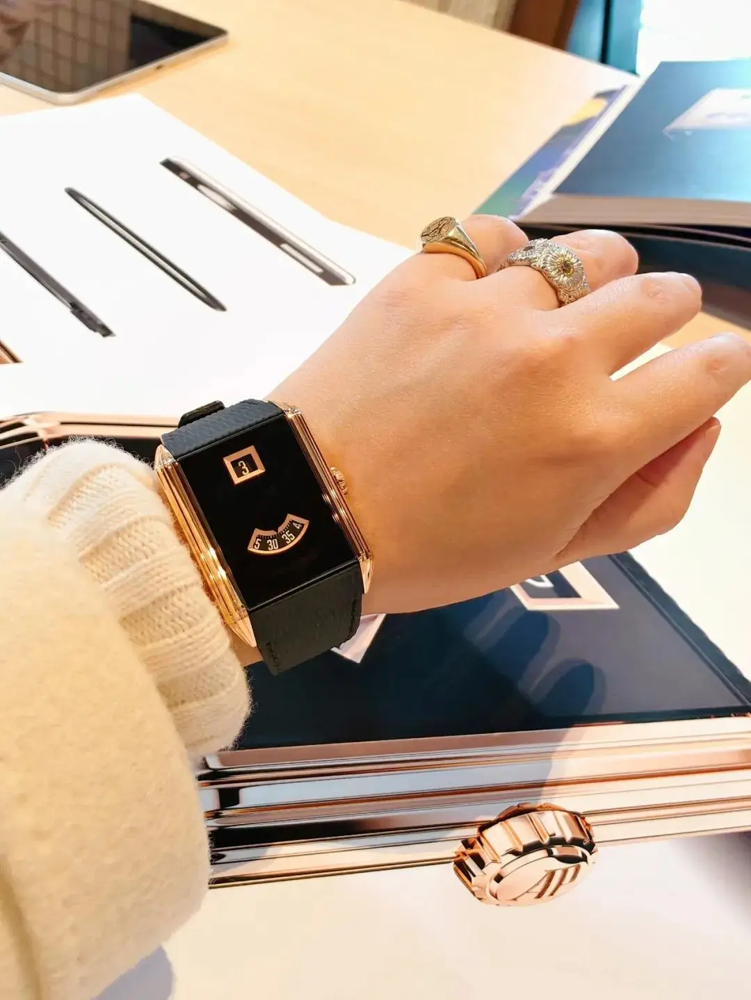 谷爱凌夺冠戴万国金表，胡兵时装周戴宝珀！马年戴什么表？_谷爱凌夺冠戴万国金表，胡兵时装周戴宝珀！马年戴什么表？_