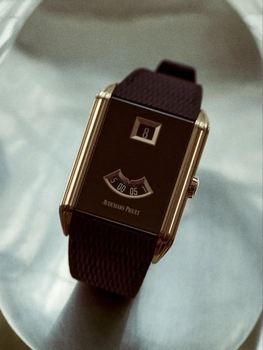 谷爱凌夺冠戴万国金表，胡兵时装周戴宝珀！马年戴什么表？__谷爱凌夺冠戴万国金表，胡兵时装周戴宝珀！马年戴什么表？