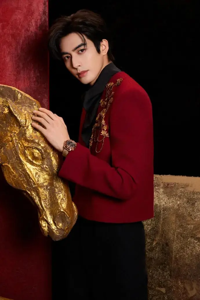 谷爱凌夺冠戴万国金表，胡兵时装周戴宝珀！马年戴什么表？__谷爱凌夺冠戴万国金表，胡兵时装周戴宝珀！马年戴什么表？