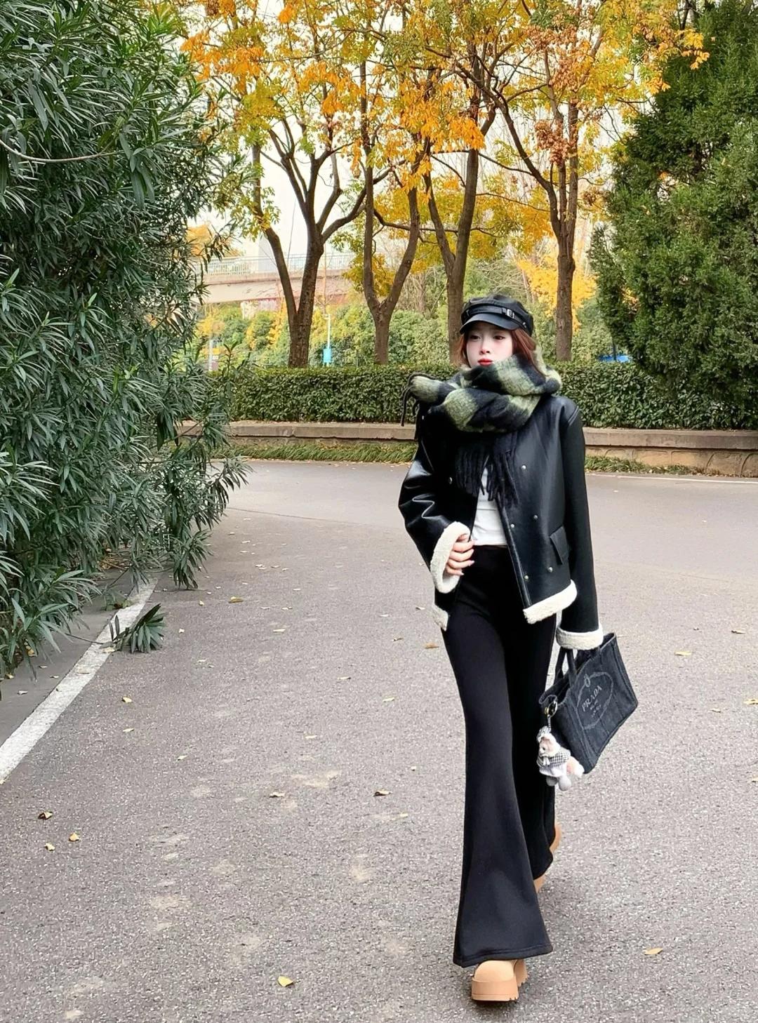 早春就该穿皮衣!帅就完了,这样的氛围感谁能拒绝?_早春就该穿皮衣!帅就完了,这样的氛围感谁能拒绝?_