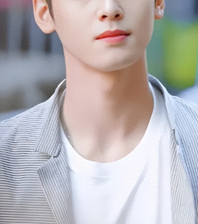 讲一个极品鲜肉色诱“娱圈大姐大”的故事！