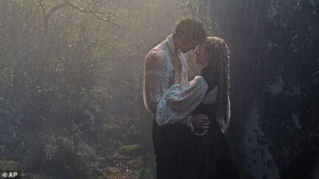 《呼啸山庄》新片翻车？原著家族又被扒，虐狗又吸毒！__《呼啸山庄》新片翻车？原著家族又被扒，虐狗又吸毒！