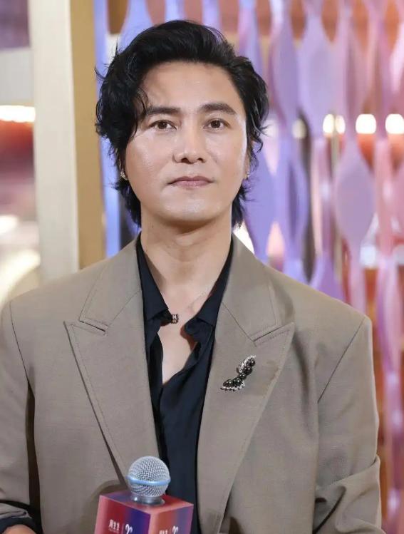 _陈坤董洁综艺_陈坤牵手