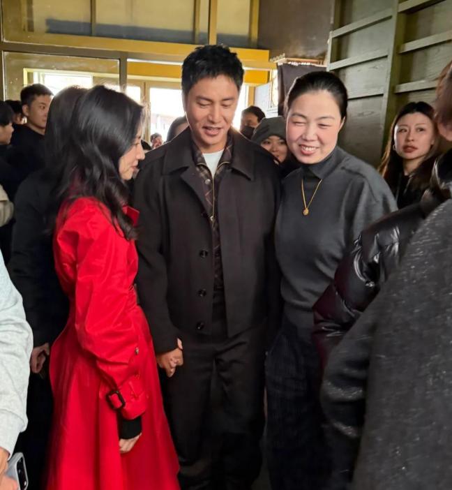 _陈坤董洁综艺_陈坤牵手