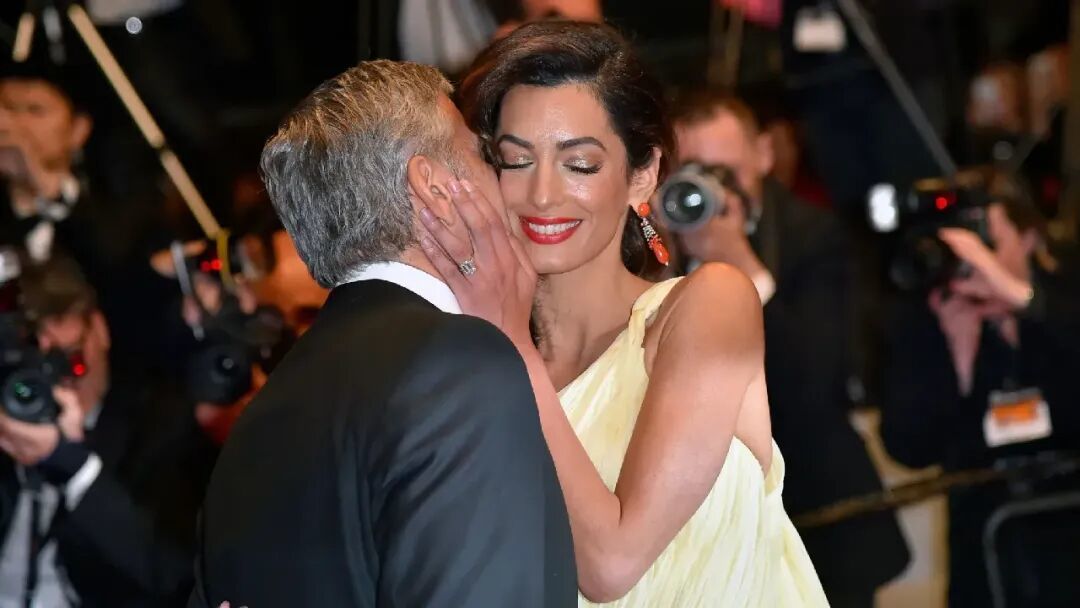 小恩爱的钻戒_小恩爱的钻戒价值_