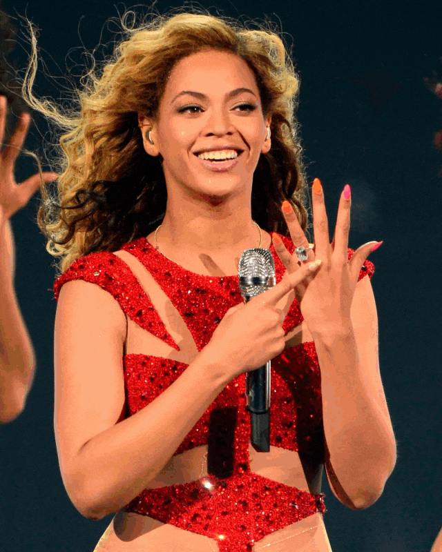 小恩爱的钻戒__小恩爱的钻戒价值