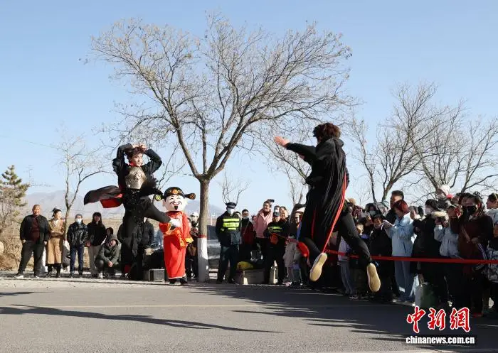 宁夏银川：游客“入戏”西游 沉浸式体验“大王叫我来巡山”__宁夏银川：游客“入戏”西游 沉浸式体验“大王叫我来巡山”
