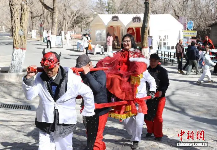 宁夏银川：游客“入戏”西游 沉浸式体验“大王叫我来巡山”__宁夏银川：游客“入戏”西游 沉浸式体验“大王叫我来巡山”