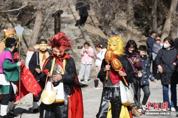 宁夏银川：游客“入戏”西游 沉浸式体验“大王叫我来巡山”__宁夏银川：游客“入戏”西游 沉浸式体验“大王叫我来巡山”