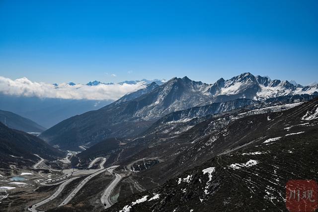 甘孜康定:国道318线上自驾游日渐红火 自驾“流量”转化为“留量”