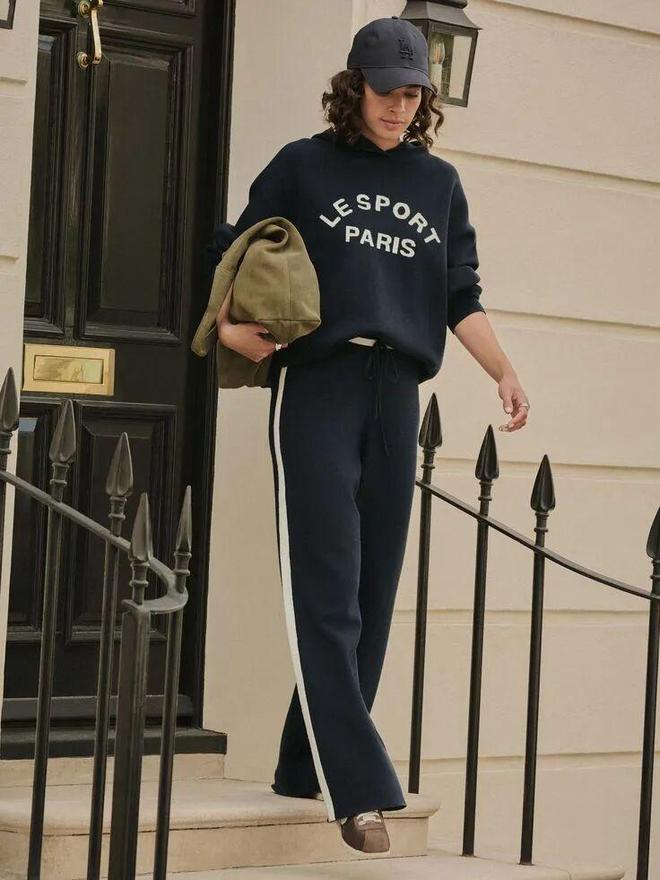 春天穿卫衣合适吗__春天穿卫衣还是毛衣