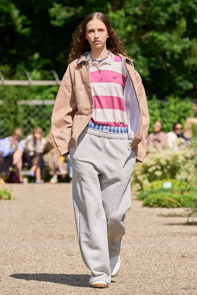 春天穿卫衣合适吗__春天穿卫衣还是毛衣