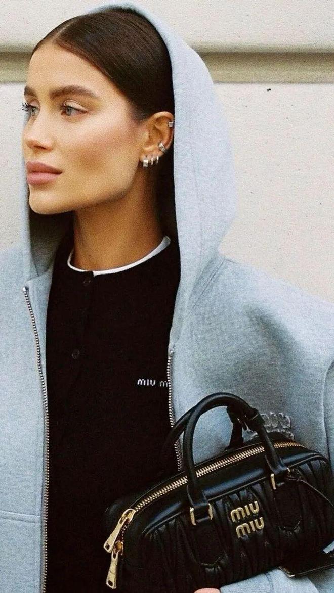 春天穿卫衣合适吗_春天穿卫衣还是毛衣_