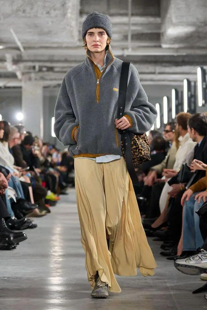 _春天穿卫衣还是毛衣_春天穿卫衣合适吗