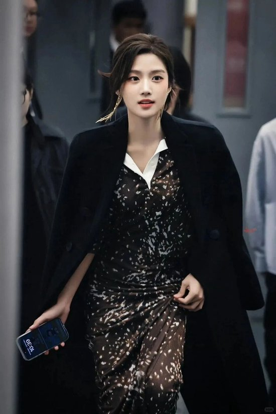 _是谁还没看过这份不“妈见打”的春节穿搭指南_是谁还没看过这份不“妈见打”的春节穿搭指南