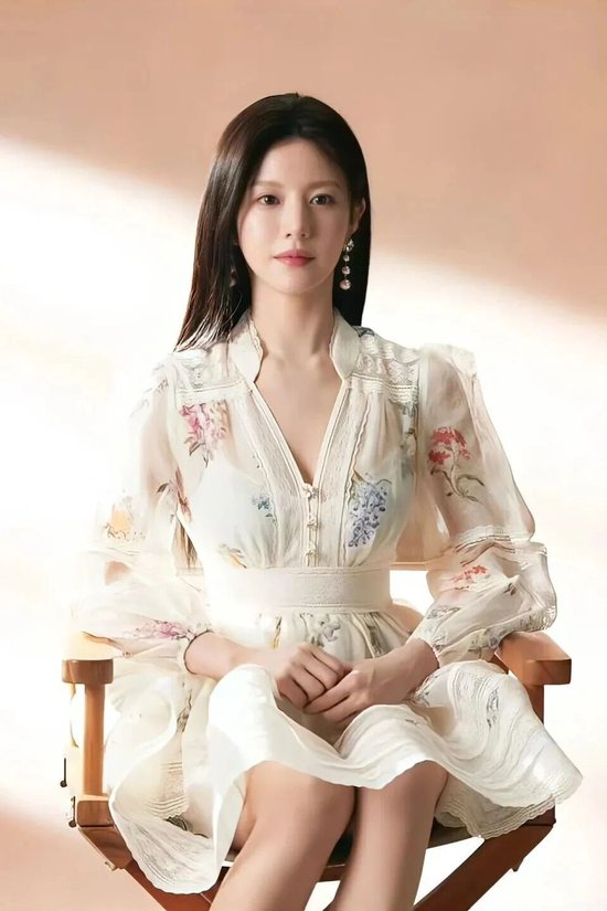 _是谁还没看过这份不“妈见打”的春节穿搭指南_是谁还没看过这份不“妈见打”的春节穿搭指南