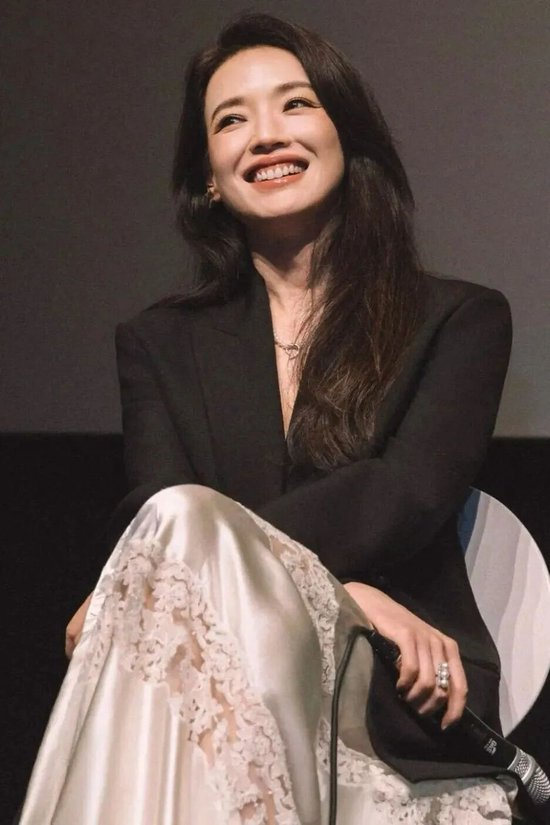 _是谁还没看过这份不“妈见打”的春节穿搭指南_是谁还没看过这份不“妈见打”的春节穿搭指南