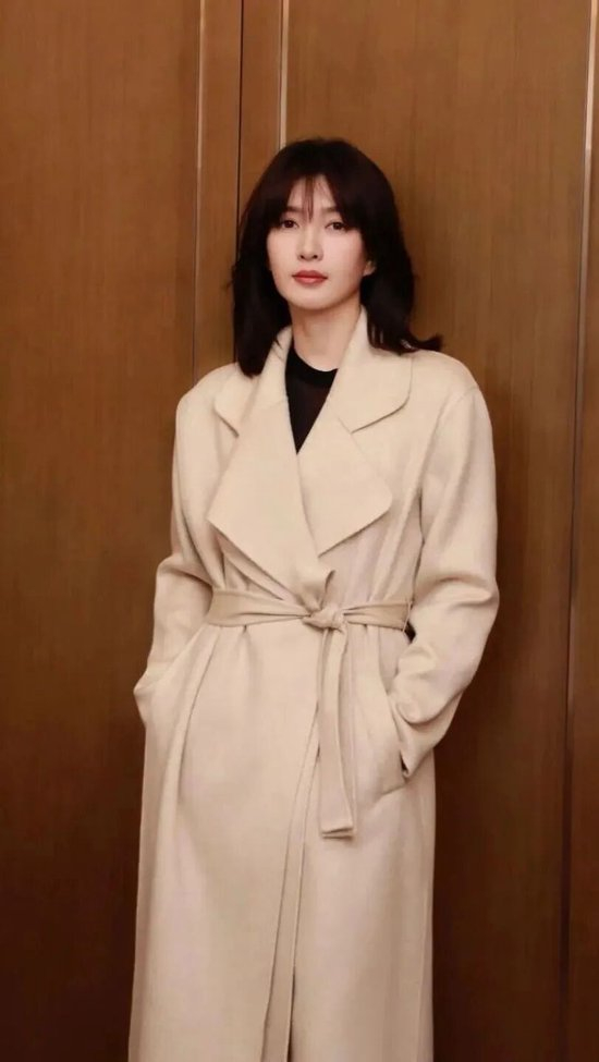 _是谁还没看过这份不“妈见打”的春节穿搭指南_是谁还没看过这份不“妈见打”的春节穿搭指南