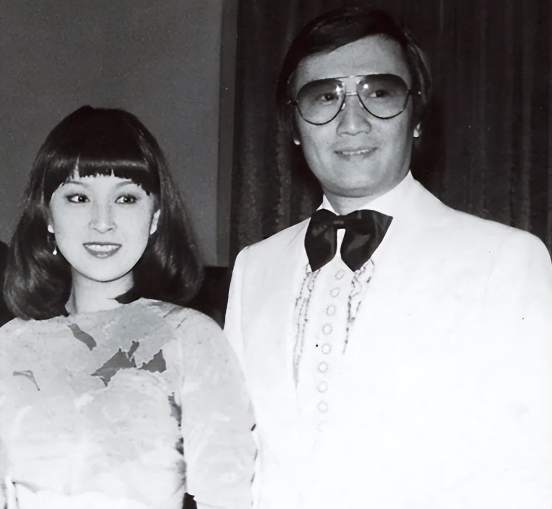 葛优瘫碧瑶坐秦明站__带坐便的轮椅轮椅价格