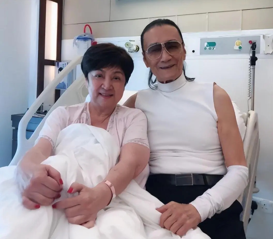 葛优瘫碧瑶坐秦明站__带坐便的轮椅轮椅价格