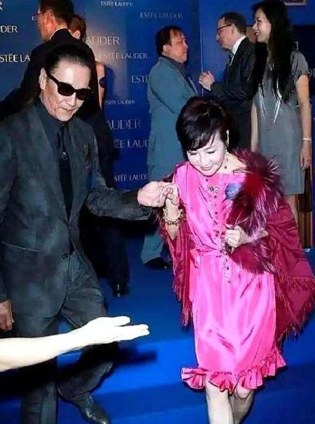 _葛优瘫碧瑶坐秦明站_带坐便的轮椅轮椅价格