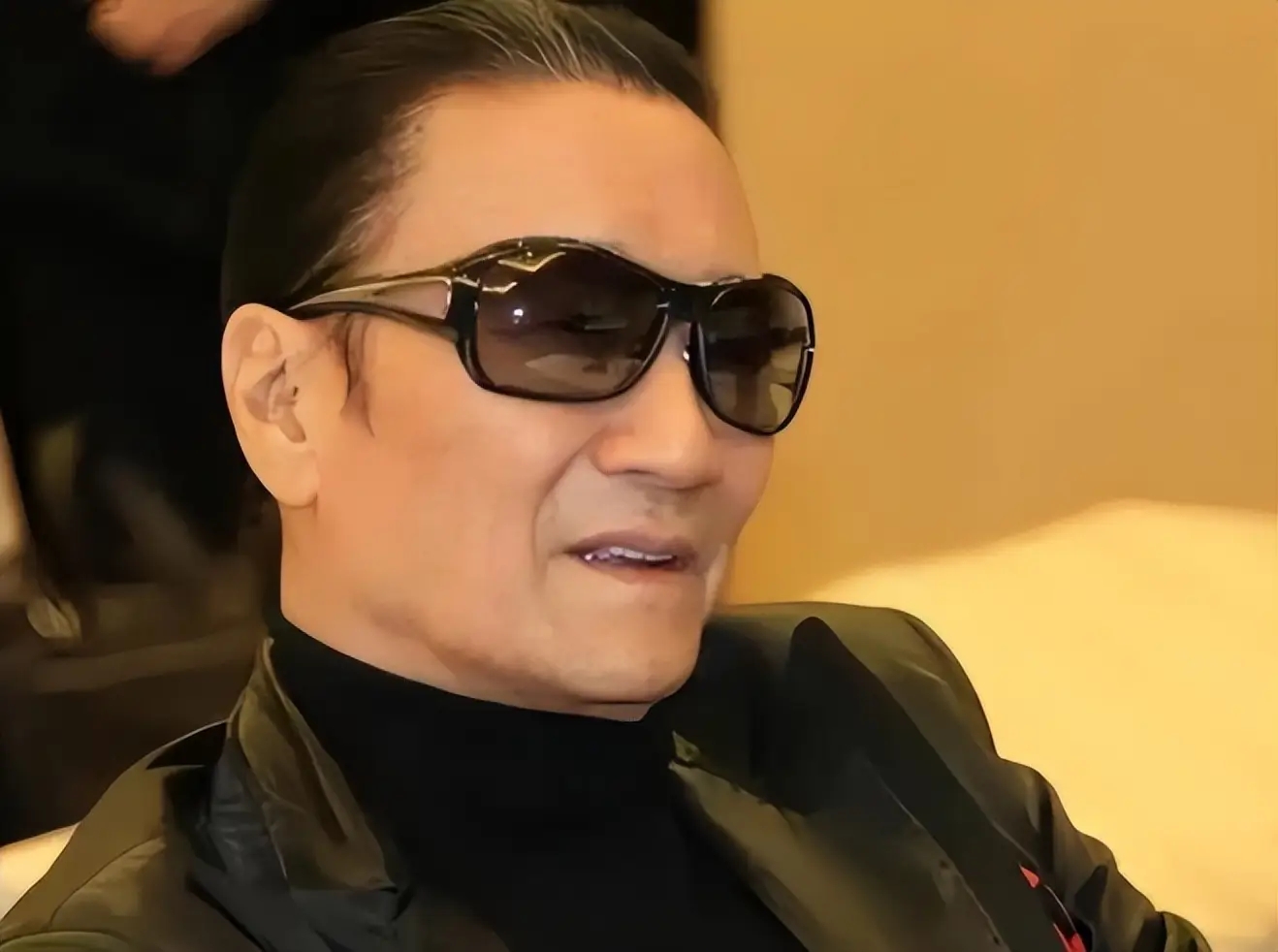 葛优瘫碧瑶坐秦明站__带坐便的轮椅轮椅价格