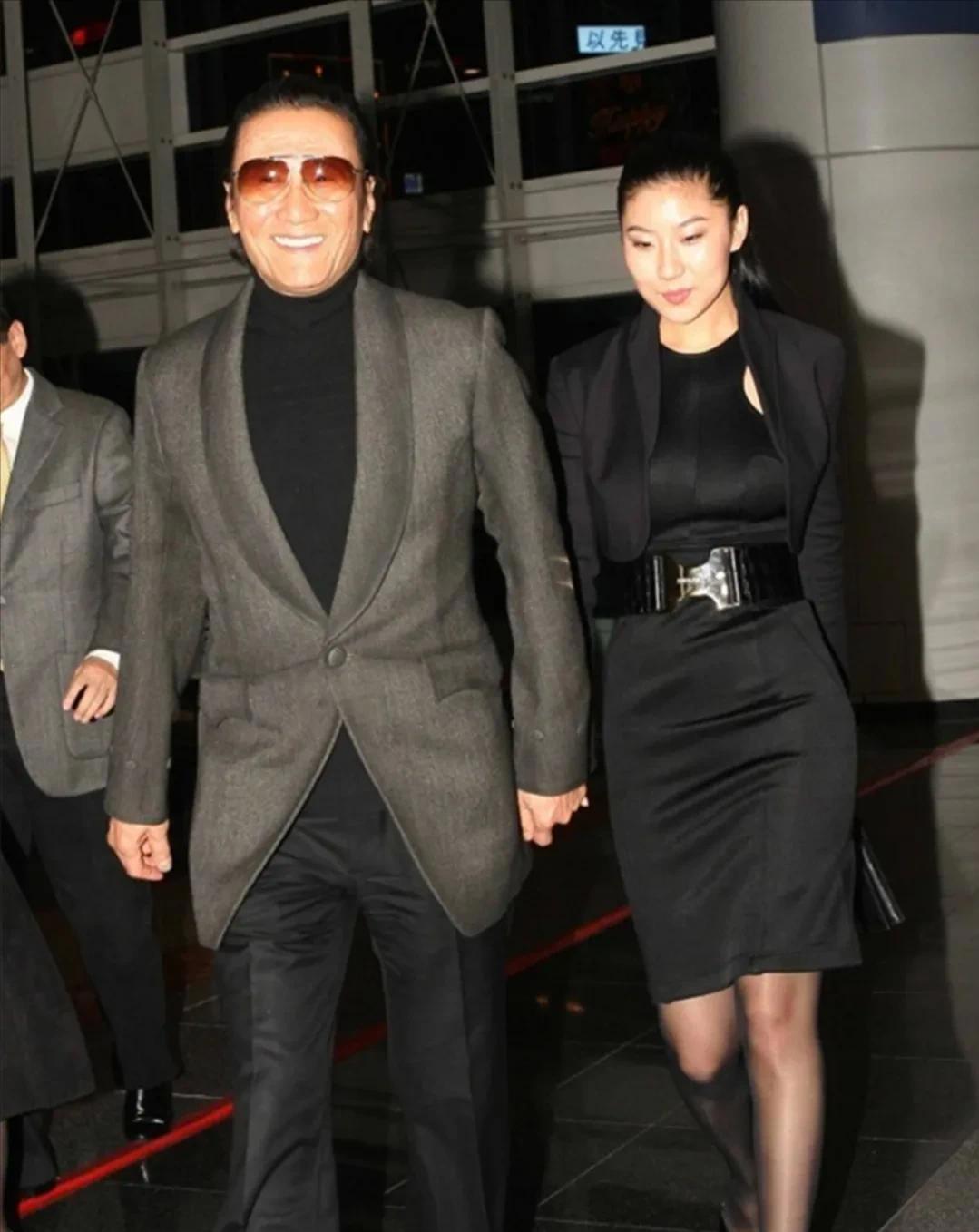 _带坐便的轮椅轮椅价格_葛优瘫碧瑶坐秦明站