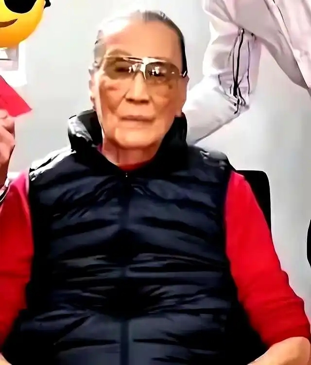 _葛优瘫碧瑶坐秦明站_带坐便的轮椅轮椅价格