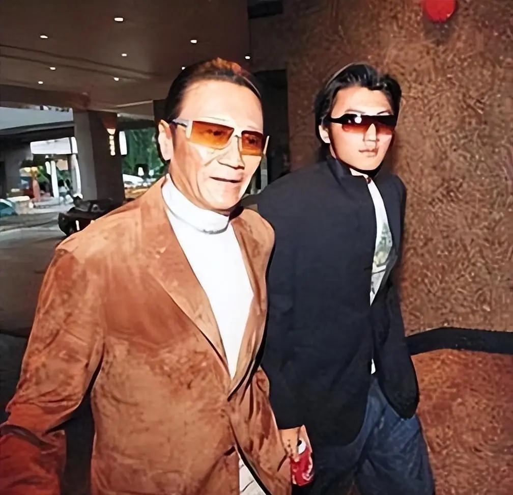 葛优瘫碧瑶坐秦明站__带坐便的轮椅轮椅价格