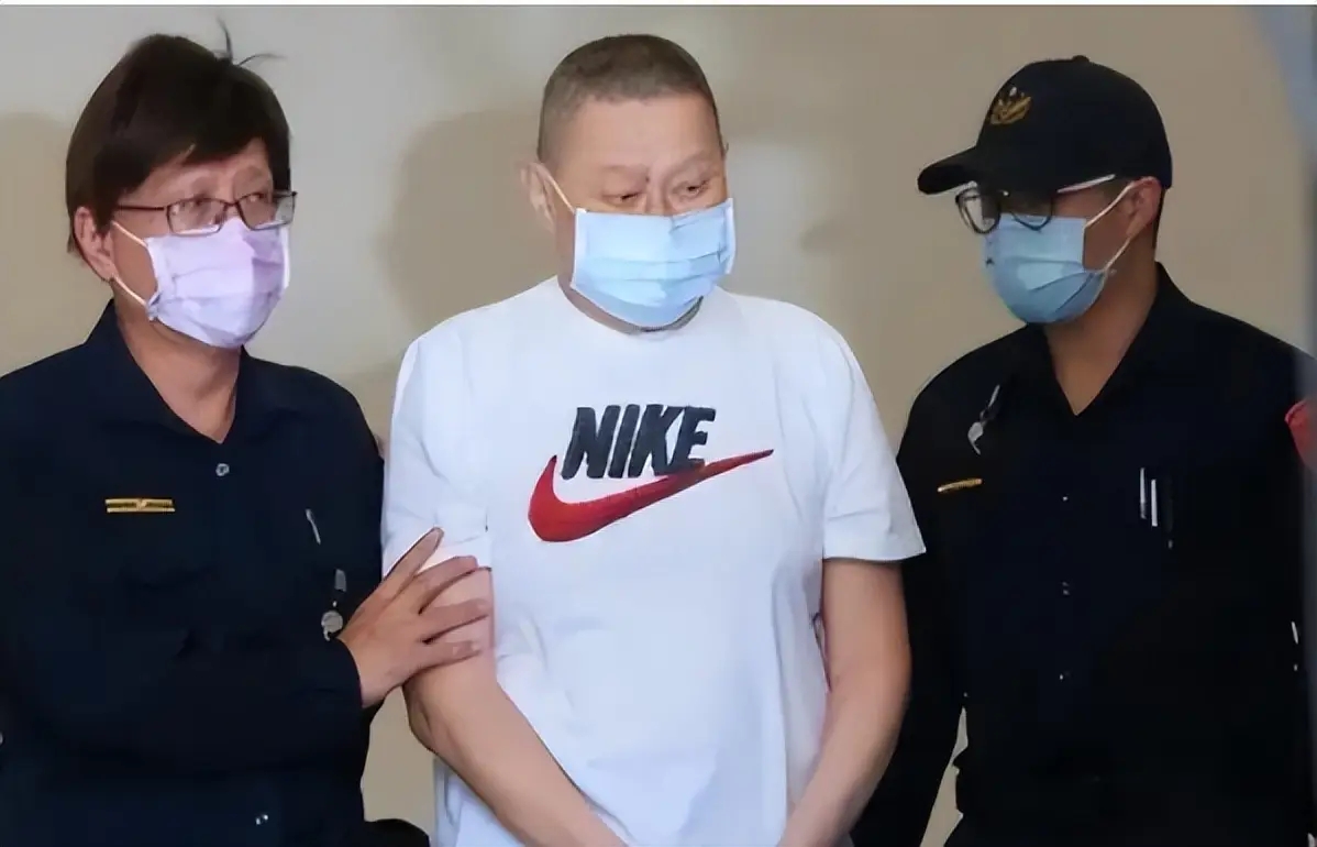 闺蜜找情人_新娘不开门新郎娶闺蜜_