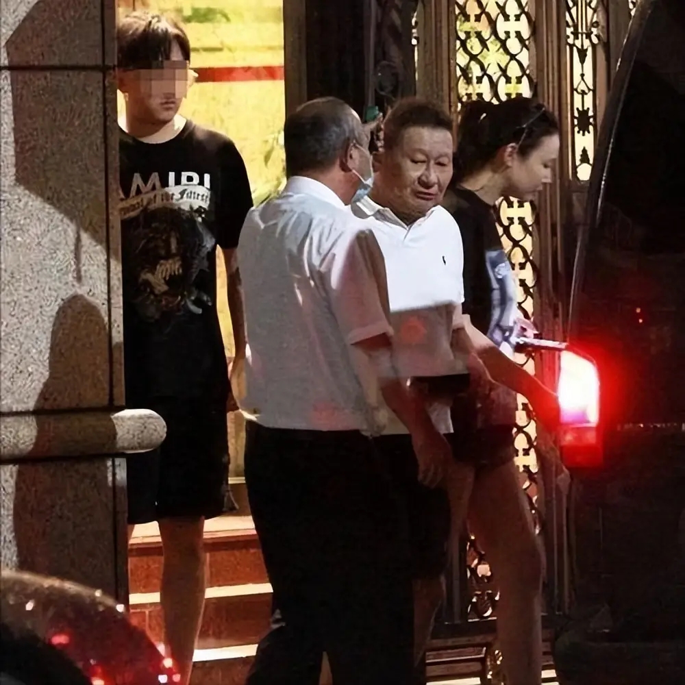 新娘不开门新郎娶闺蜜_闺蜜找情人_