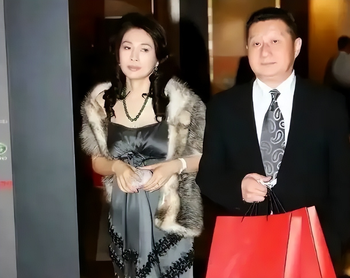 新娘不开门新郎娶闺蜜_闺蜜找情人_