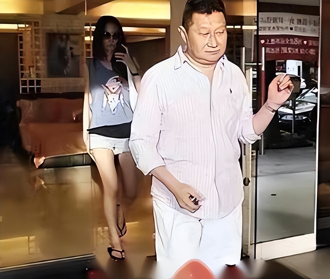 _闺蜜找情人_新娘不开门新郎娶闺蜜