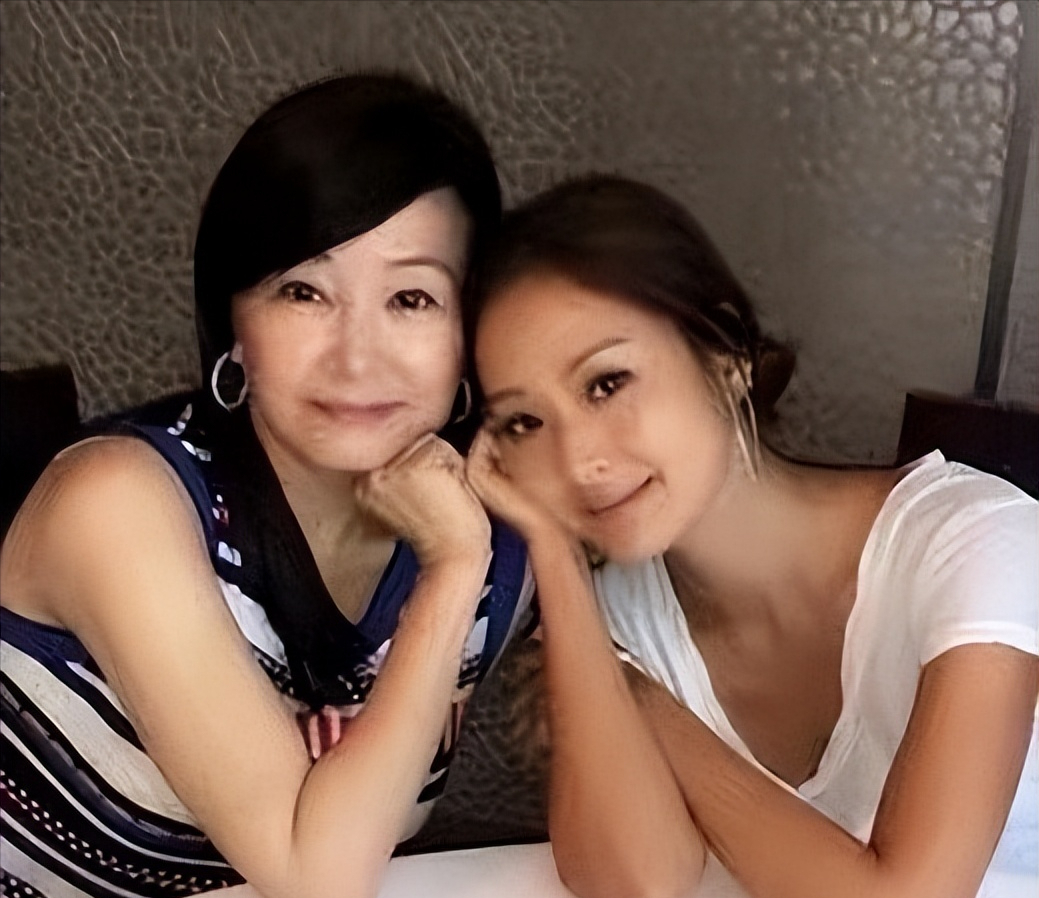 _新娘不开门新郎娶闺蜜_闺蜜找情人