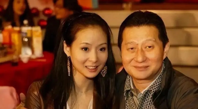 新娘不开门新郎娶闺蜜_闺蜜找情人_