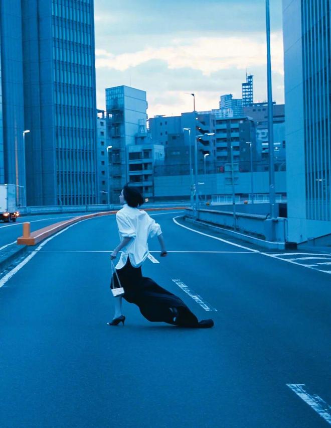 舒淇穿搭夏季图片_舒淇时尚简约穿搭_