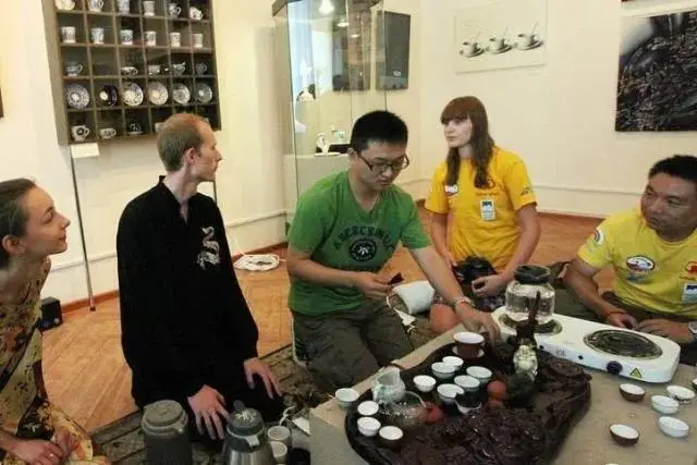 _俄罗斯喝不起就替代品_俄罗斯人喝不惯中国白酒