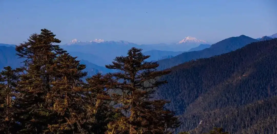 户外雪山山峰标志的品牌__雪山登山图