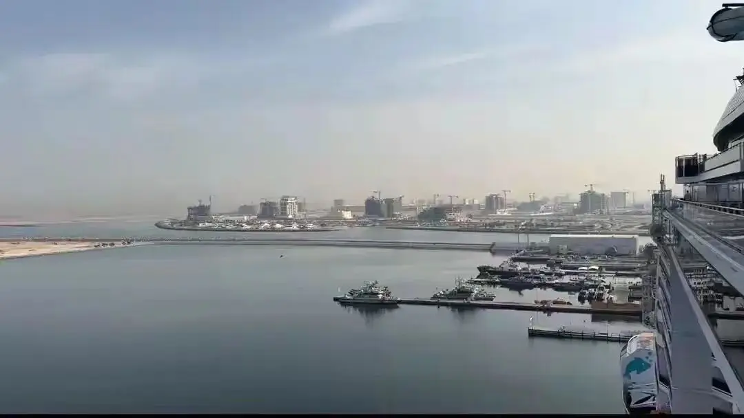 _迪拜遣返中国人_团千人撤离港迪拜旅行滞留多久