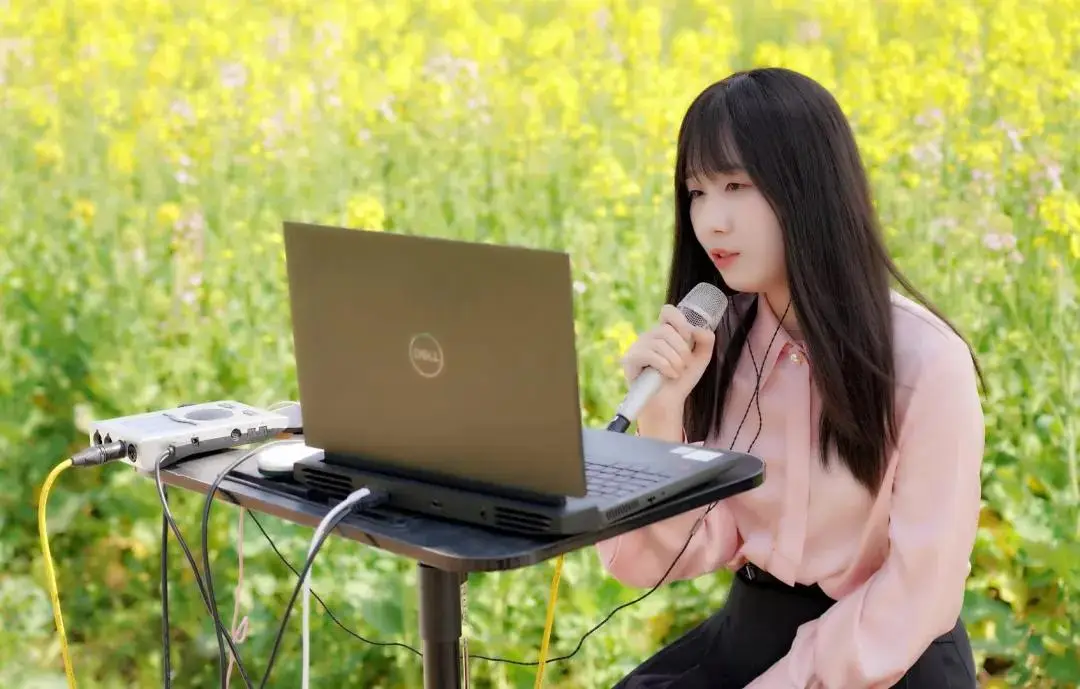 _七彩油菜花海的照片_七彩油菜花的花语