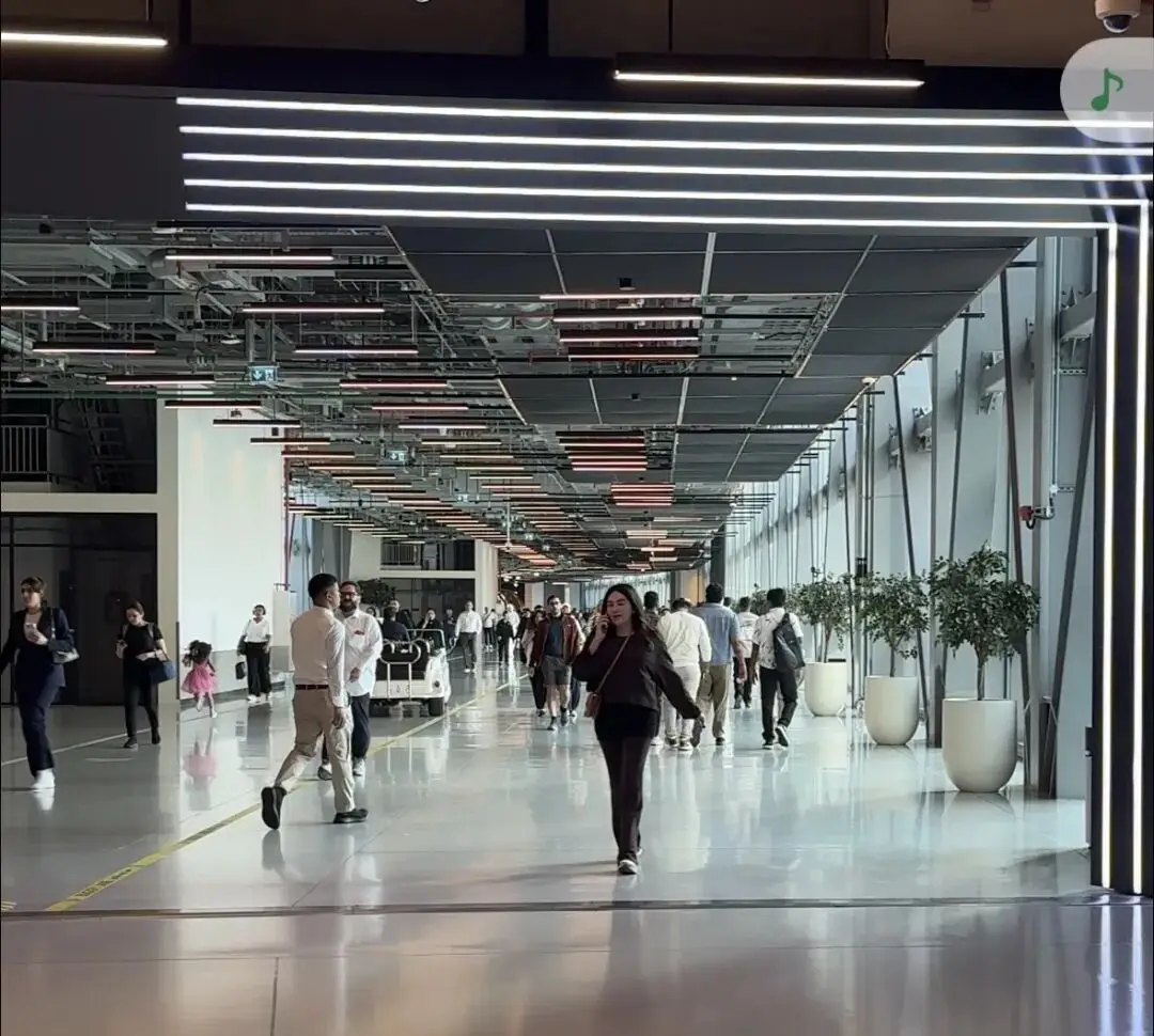 中东航线是不是很危险_航班中东旅客批能滞留回家吗_