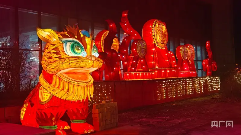 跟着镜头游龙江丨逐光元宵夜 花灯赴春约__跟着镜头游龙江丨逐光元宵夜 花灯赴春约