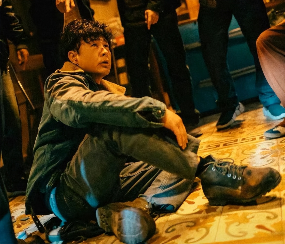 张颂文低调现身菜市场被偷拍！穿百元外套接地气，大火后依旧朴素_张颂文低调现身菜市场被偷拍！穿百元外套接地气，大火后依旧朴素_