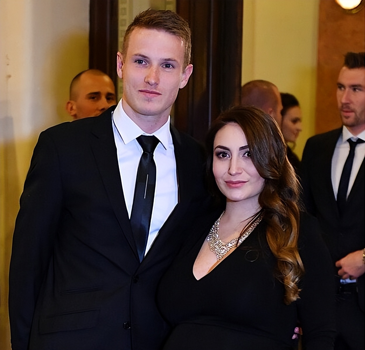 同性官宣的句子__热狗女友官宣二胎