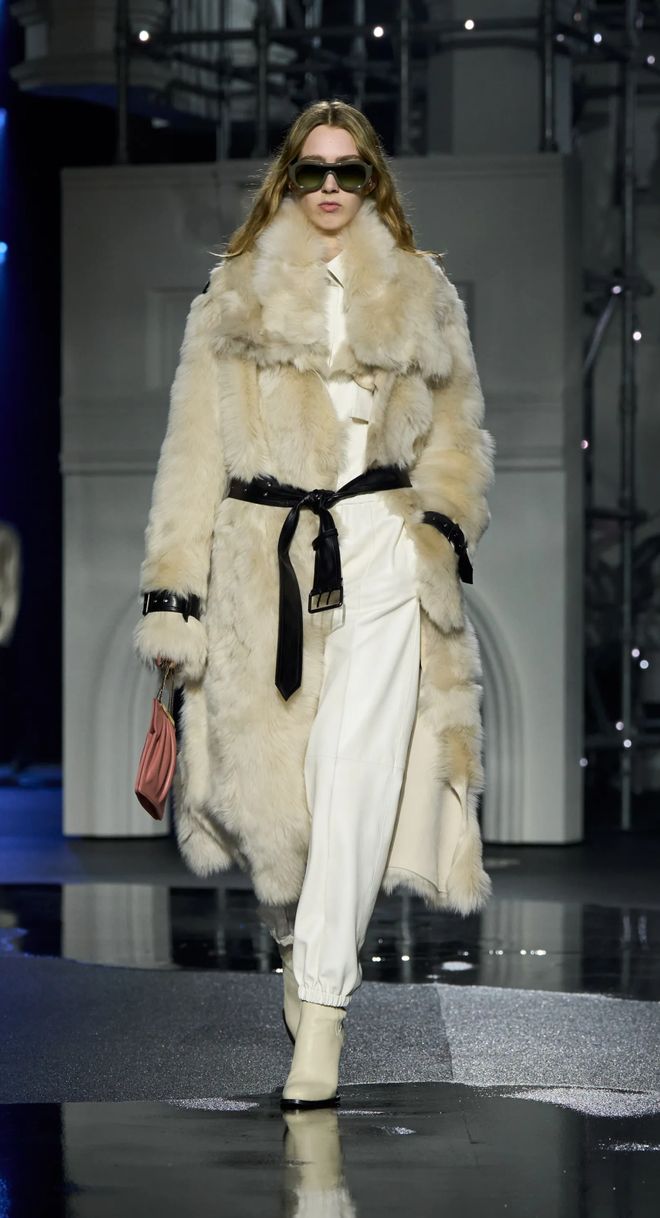 2021伦敦秋冬时装秀_伦敦2020冬季时装秀_