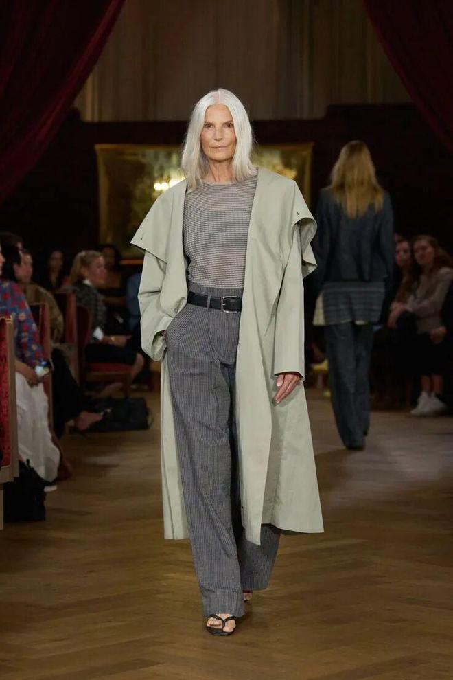 今年春季风衣流行什么__2021春季风衣